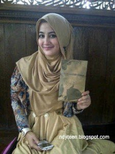 pipik - istri alm uje meminum Teh Peluntur Lemak