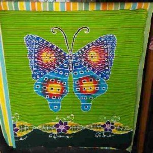 kain lurik lukis motif kupu hijau