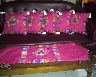 sarung bantal lurik