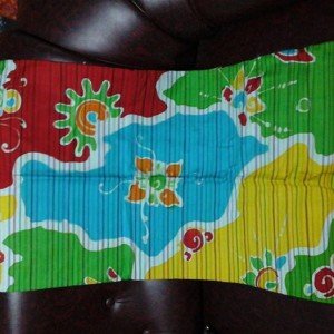 Tenun lukis abstrak